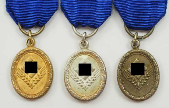Reichsarbeitsdienst (RAD), weibliche Jugend, Dienstauszeichnung 1, 3 und 4 Stufe Miniatur. - photo 1