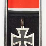 1957: Ritterkreuz des Eisernen Kreuzes, im Etui. - Foto 1