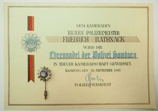 Hamburg: Ehrennadel der Polizei Hamburg, mit Urkunde für einen Polizeimeister. - Foto 1