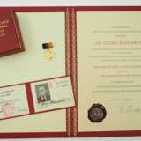 DDR: Deutscher Nationalpreis 1951, 1. Klasse, im Etui, mit Urkunde für Dr. Georg Bilkenroth - Kollektiv Braunkohlenkoks. - фото 1
