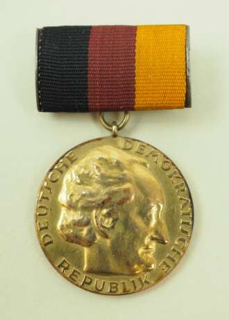 DDR: Deutscher Nationalpreis 1951, 1. Klasse, im Etui, mit Urkunde für Dr. Georg Bilkenroth - Kollektiv Braunkohlenkoks. - фото 3