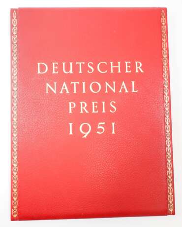 DDR: Deutscher Nationalpreis 1951, 1. Klasse, im Etui, mit Urkunde für Dr. Georg Bilkenroth - Kollektiv Braunkohlenkoks. - фото 8