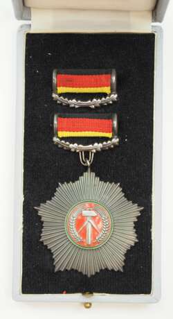 DDR: Vaterländischer Verdienstorden, in Silber, im Etui - 900. - photo 1