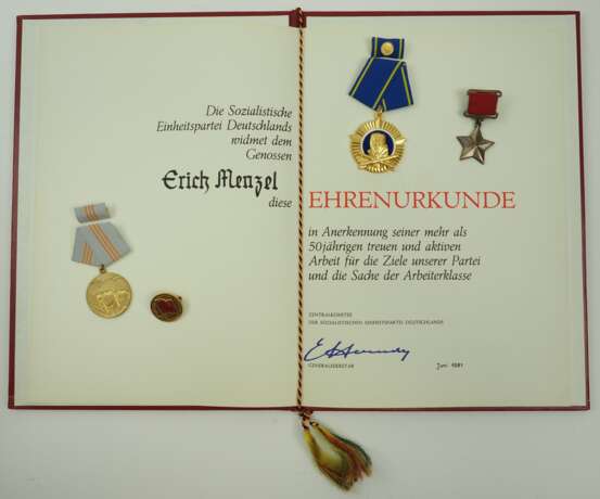 DDR / Sowjetunion: Lot Auszeichnungen. - Foto 1