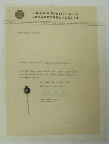 Finnland: Miniatur-Kreuz des Finnischen Jägerbund, mit Urkunde für den Beisitzer des Präsidiums. - photo 1