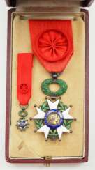 Frankreich: Orden der Ehrenlegion, 10. Modell (1951-1962), Offizierskreuz, im Etui.