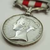 Großbritannien: Indische Meuterei-Medaille (Indian Mutiny Medal), mit Spange DEFENCE OF LUCKNOW. - photo 2