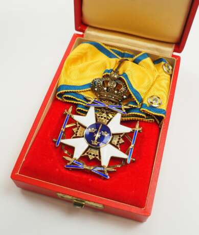 Schweden: Königlicher Schwert-Orden, 2. Modell, 2. Typ (1920-1951), Komturkreuz, im Etui. - photo 2
