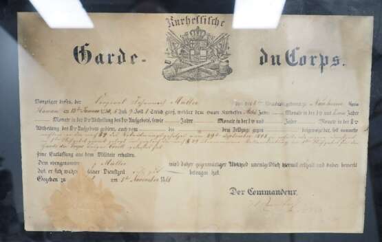 Kurhessen: Entlassungsurkunde eines Corporals im Kurhessischen Garde du Corps, 1861. - Foto 1