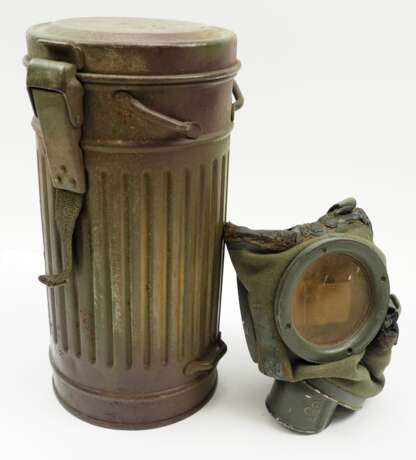 Wehrmacht: Gasmaske mit Dose - Tarnfarbe. - фото 1