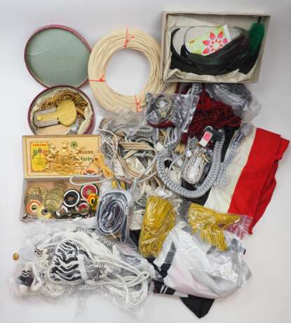 Lot Ausrüstung und Ersatzteile. - photo 1
