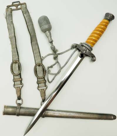 Wehrmacht: Offiziersdolch, mit Gehänge - Eickhorn. - photo 1