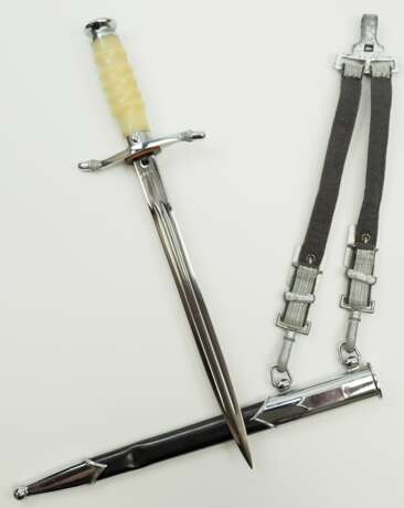 DDR: Offiziersdolch mit Gehänge. - Foto 2