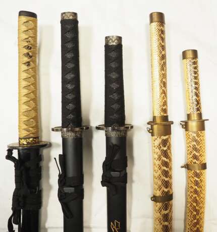 Japan: Katana und Wakizashi- 5 Exemplare. - photo 3