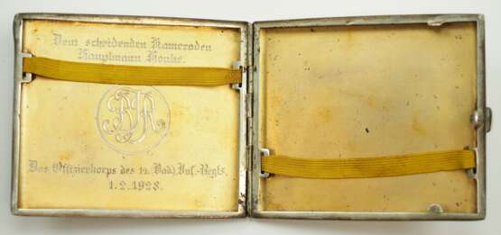 Baden: Zigarettenetui für den scheidenden Hauptmann - das Offizierskorps des 14. (Bad.) Inf.-Regts. 1928. - Foto 2