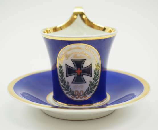 KPM: Patriotische Tasse des Vaterländischen Frauenverein, Provinzialverband Berlin, 1914, mit Untertasse. - Foto 1