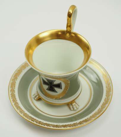 KPM: Patriotische EK Tasse, mit Untertasse. - photo 2