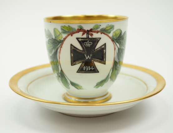 KPM: Patriotische EK Tasse, mit Untertasse. - photo 1
