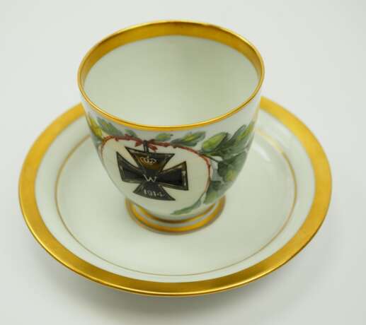 KPM: Patriotische EK Tasse, mit Untertasse. - photo 2