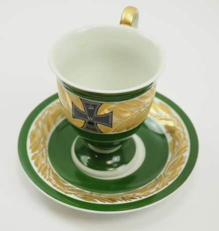 KPM: Patriotische EK Tasse, mit Untertasse. - Foto 2