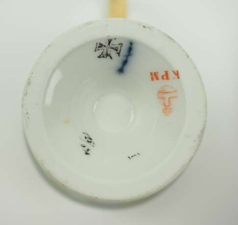 KPM: Patriotische EK Tasse, mit Untertasse. - Foto 3