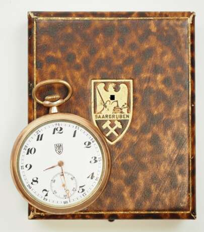Geschenk-Taschenuhr der Preußischen Saargruben AG 1938, im Etui. - photo 1