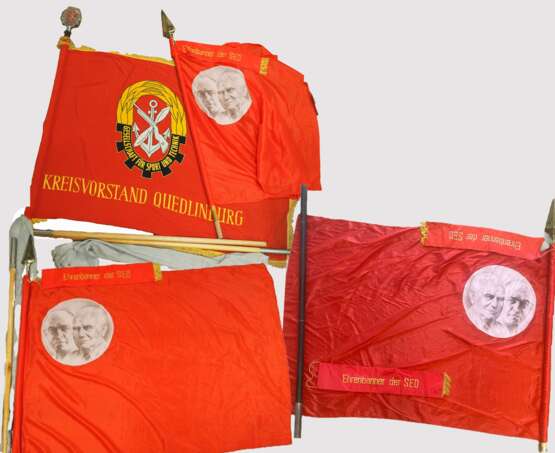 DDR: Lot von 4 Fahnen. - photo 1
