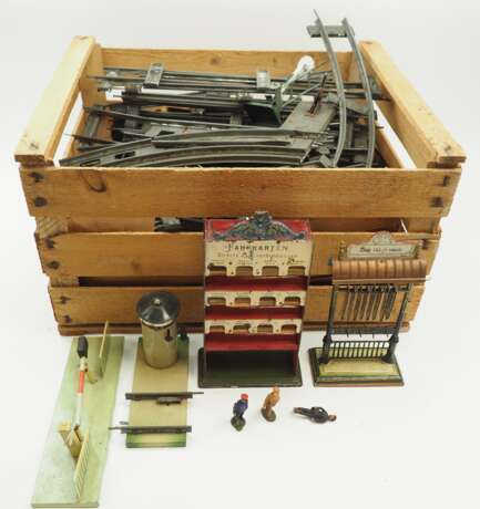 Märklin: Lot Bahnhofs-Zubehör. - фото 1
