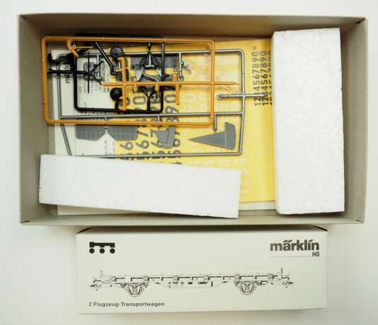 Märklin: HO 4506 2 Flugzeug-Transportwagen mit Flugzeug-Bausatz Junkers F 13. - фото 4