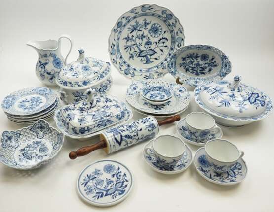 Meissen: Lot Geschirr, Zwiebelmuster blau-weiß. - фото 1