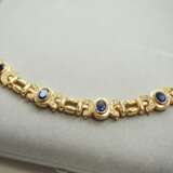 Thomas Schmid, Pforzheim: GelbGOLD Collier mit Brillant- und Saphir-Besatz. - photo 2