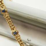 Thomas Schmid, Pforzheim: GelbGOLD Armband mit Brillant- und Saphir-Besatz. - photo 1