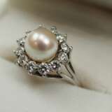 Thomas Schmid, Pforzheim: WeißGOLD Ring mit Diamant- und Perlen-Besatz. - Foto 2