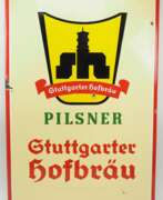 Übersicht. Reklame-Emailleschild: Stuttgarter Hofbräu Pilsner.