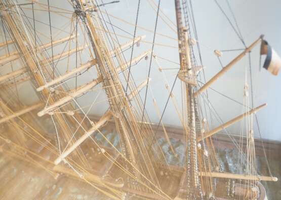 4-Mast-Segelschiff - großes Holzmodell im Kasten. - photo 2