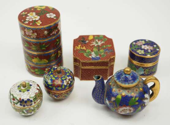 China: Cloisonné Dosen und Kanne. - photo 1