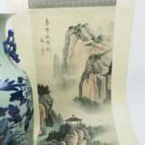 China: Vase und zwei Rollbilder. - photo 3