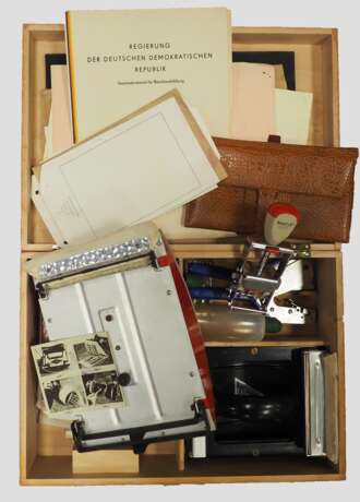 DDR: Spionage Ausrüstung - Postfälschungs-Ausrüstung. - photo 1