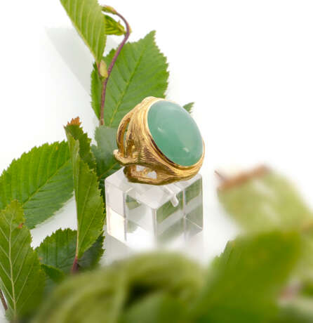 Grosser Ring mit Jade-Cabochon - photo 1