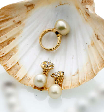 Paar Ohrclips und Ring mit Südsee-Perlen - photo 1