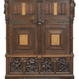 Kabinettschrank im gotischen Stil - photo 1