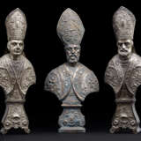 Drei Bischofsbüsten als Altarfiguren - photo 1