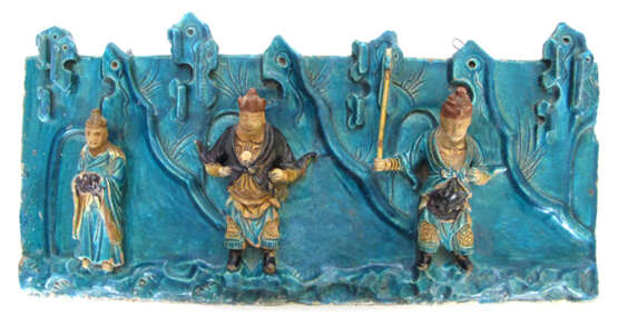 'Fahua'-Relief mit drei figuralen Darstellungen - Foto 1