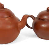 Zwei kleine Teekannen aus Zisha-Ware, davon eine mit Aufschrift - фото 1