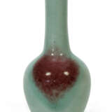 Flaschenhalsvase aus Porzellan mit Peachbloom-Glasur - photo 1