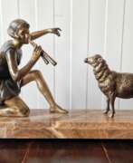 Aperçu. Figure Girl and Sheep