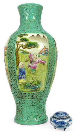 Reliefiert gearbeitete Vase aus Porzellan mit spielenden Knaben, dazu Deckeldose - Foto 1