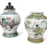 Vase und Deckelvase aus polychrom dekoriertem Porzellan mit Figurendekor - photo 1