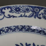 Rundplatte mit Chinoiserie-Dekor - Porzellan, unte… - Foto 6
