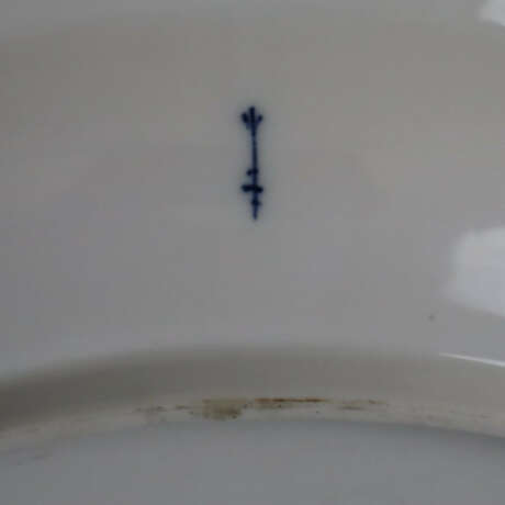 Rundplatte mit Chinoiserie-Dekor - Porzellan, unte… - Foto 8